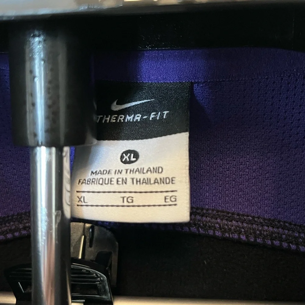 Nike Men's Therma-Fit Black‎ and Purple Hoodie Workout Jogging Walking Size XL.